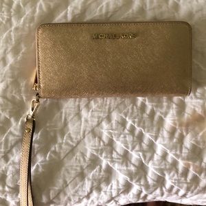 Michael kors gold wallet